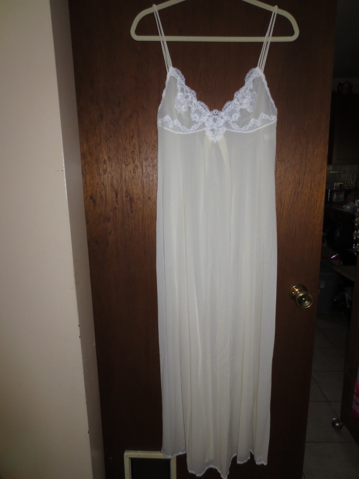 Women Vintage Vassarette Crepelon Nylon Ivory full Length Slip Nightgown 34 NWOT