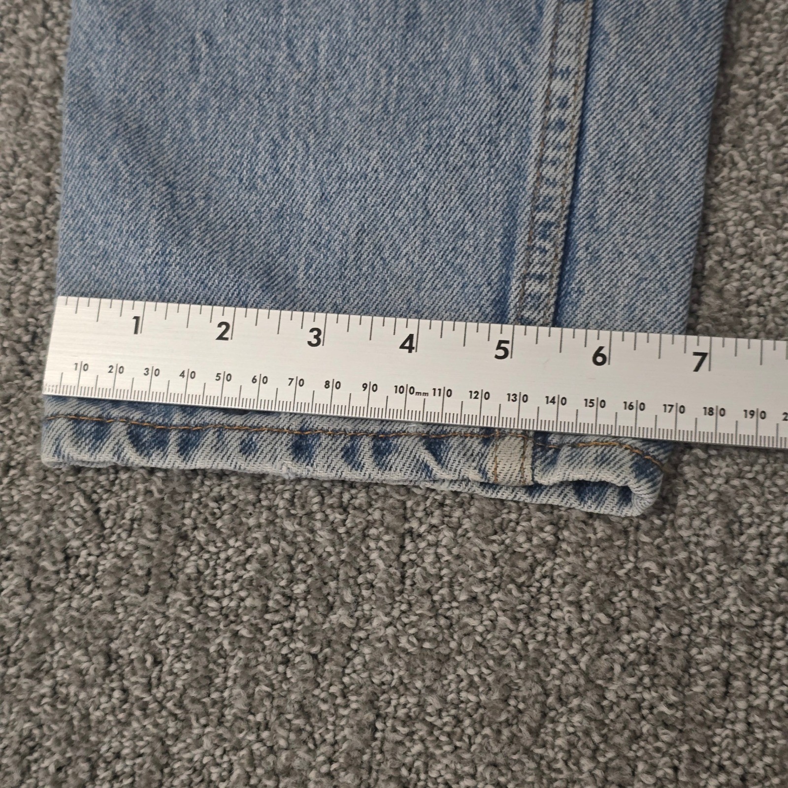 Vintage Levi’s 550 Relaxed Fit Tapered Leg Jeans Light Wash USA 9 JR 90s