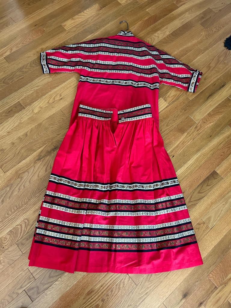 VINTAGE SKIRT & MATCHING BLOUSE RED PRINT. SEE MEASUREMENTS