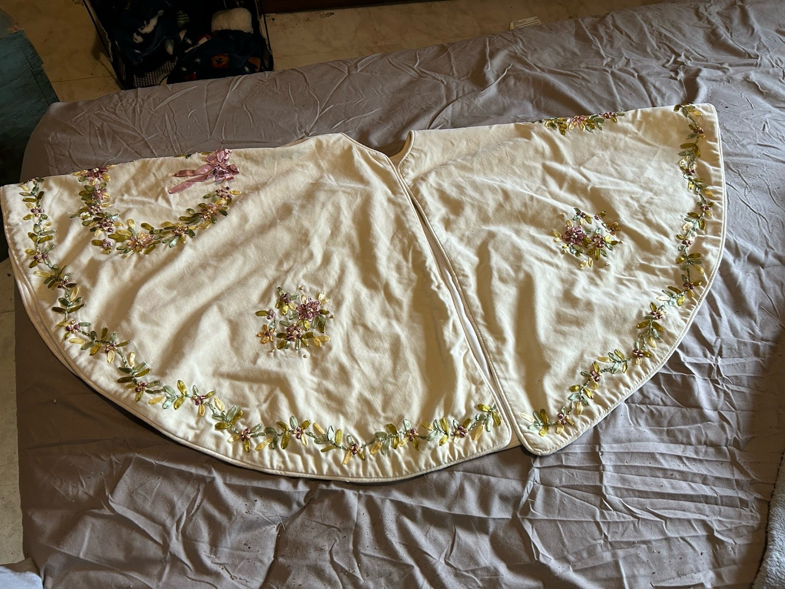 Vintage Ribbon Embroidered Lined Cape S,M,L
