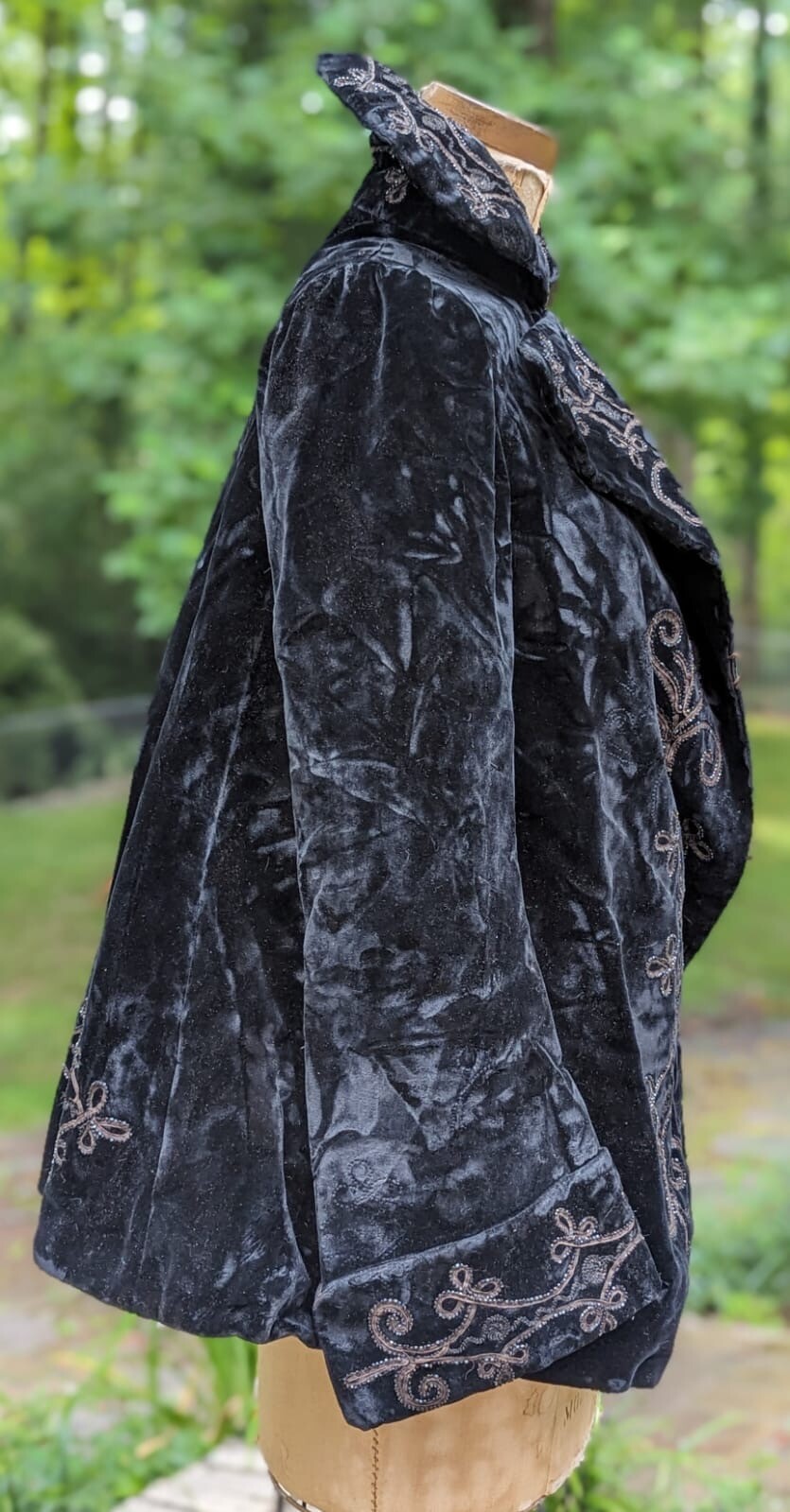 VICTORIAN 19TH C BLACK PLUSH VELVET JACKET W SOUTACHE & JET BEAD DETAIL