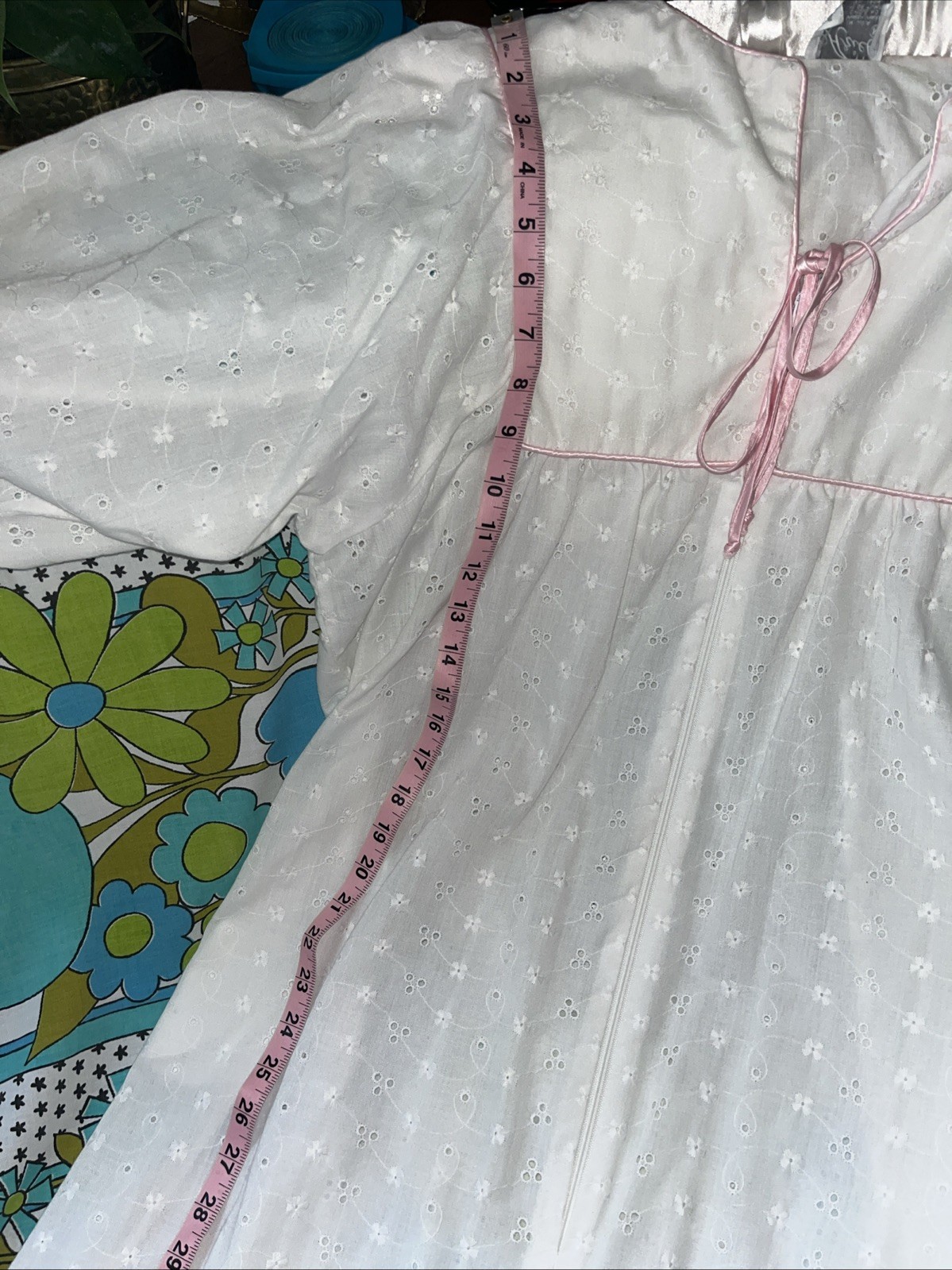 VTG Ariel White Lace Robe Pink Satin Medium Eyelet Housecoat Nightgown Pink 60s