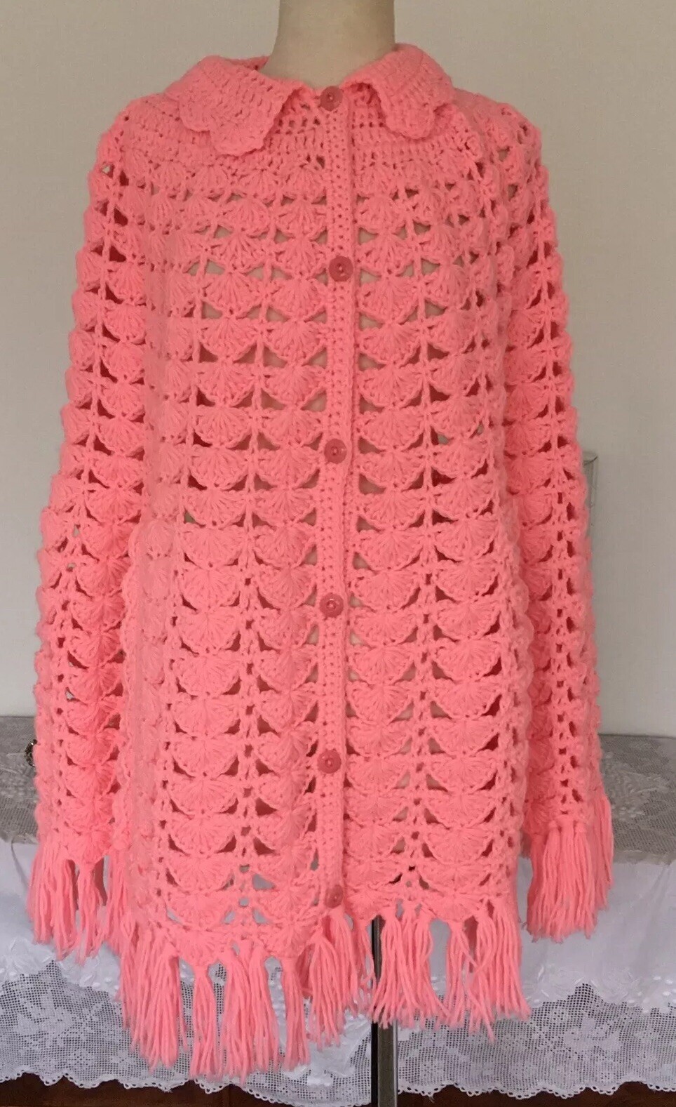 VTG FRINGE Coral PINK Scalloped Button Front CAPE Shawl HAND CROCHET Hippie BOHO