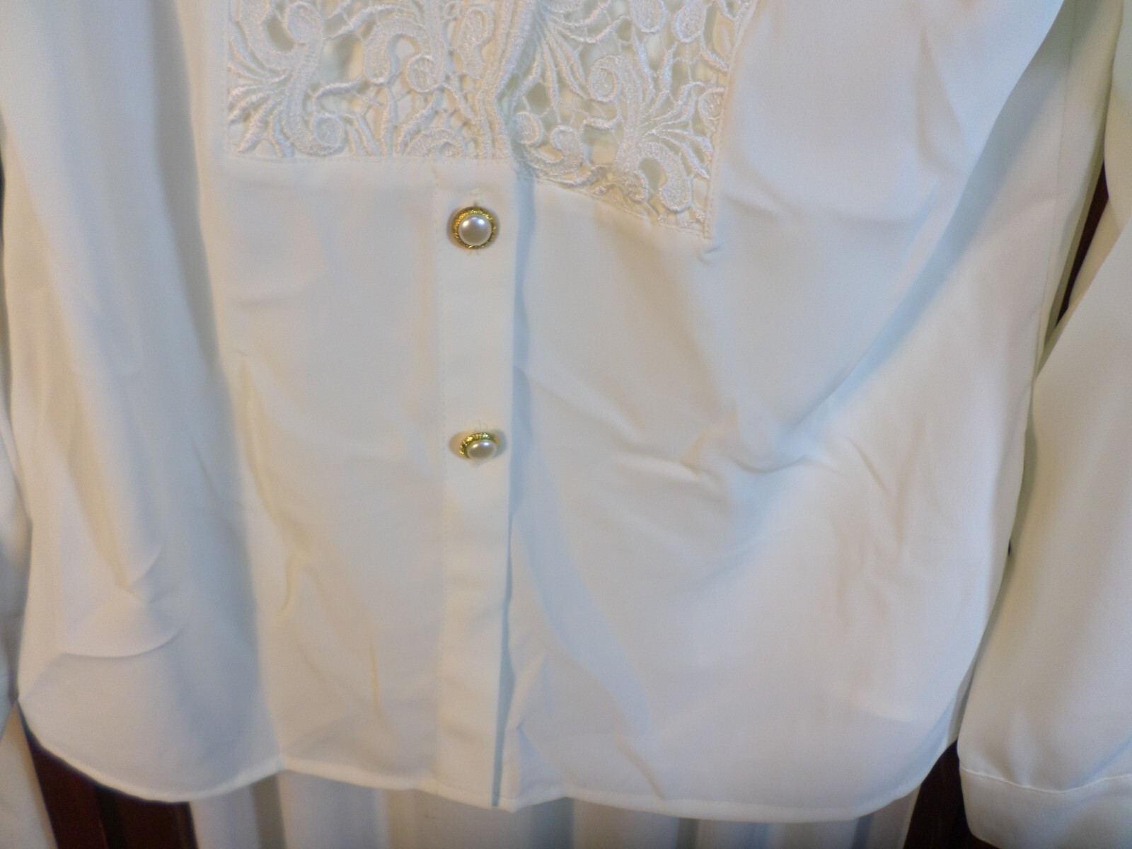 Vintage Christie & Jill Woman’s White Lace Long Sleeved Button Blouse-Size 10