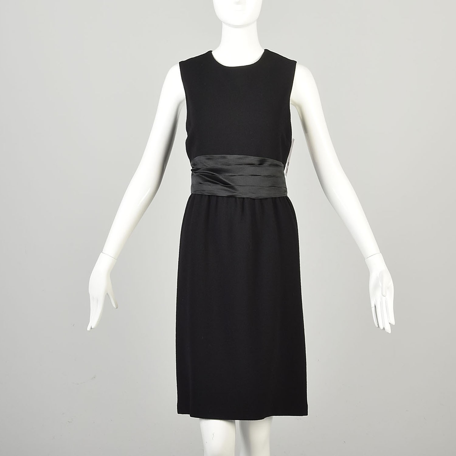Medium 2000s Sleeveless LBD Little Black Dress Satin Ruched Waist Cocktail Dress