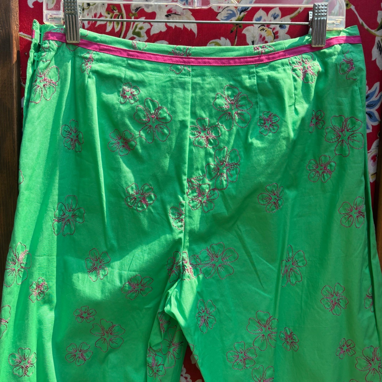 Green Pink Floral Embroidered Mid Rise Wide Leg Flare Capri Pants Size 12