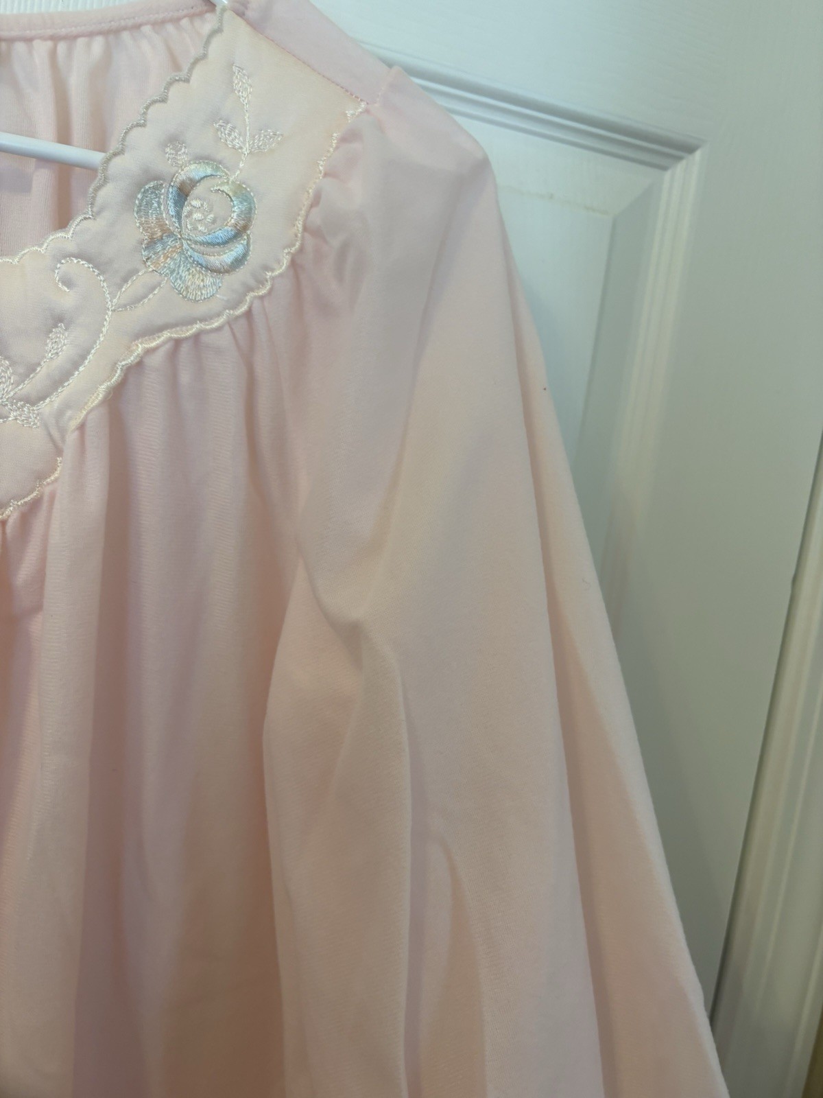 VTG Miss Elaine Nightgown With Floral Embroidery Sleeved Lace Trim Sz MED NEW!