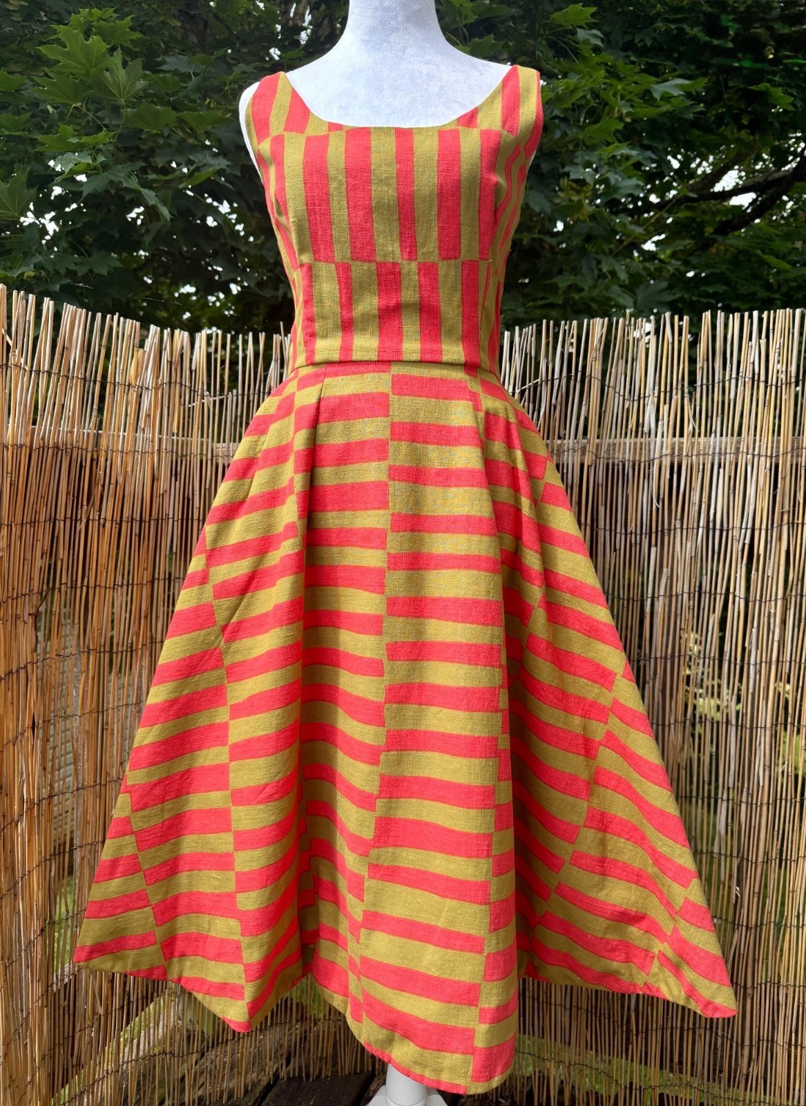Vintage 1950s Sleeveless Fit And Flare Dress In Linen Abstract Print In Olive