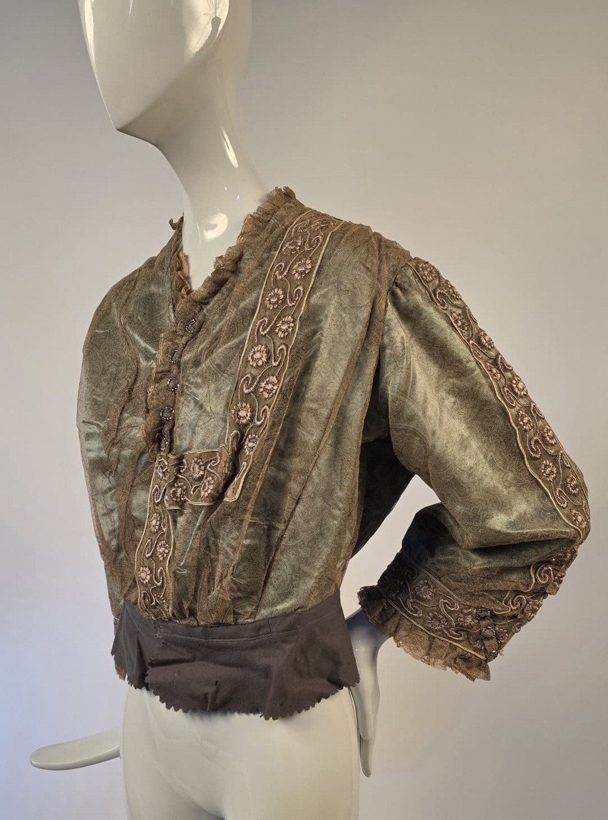 EDWARDIAN PAISLEY PRINT TULLE + SATIN BLOUSE W CUT STEEL BUCKLE DETAIL