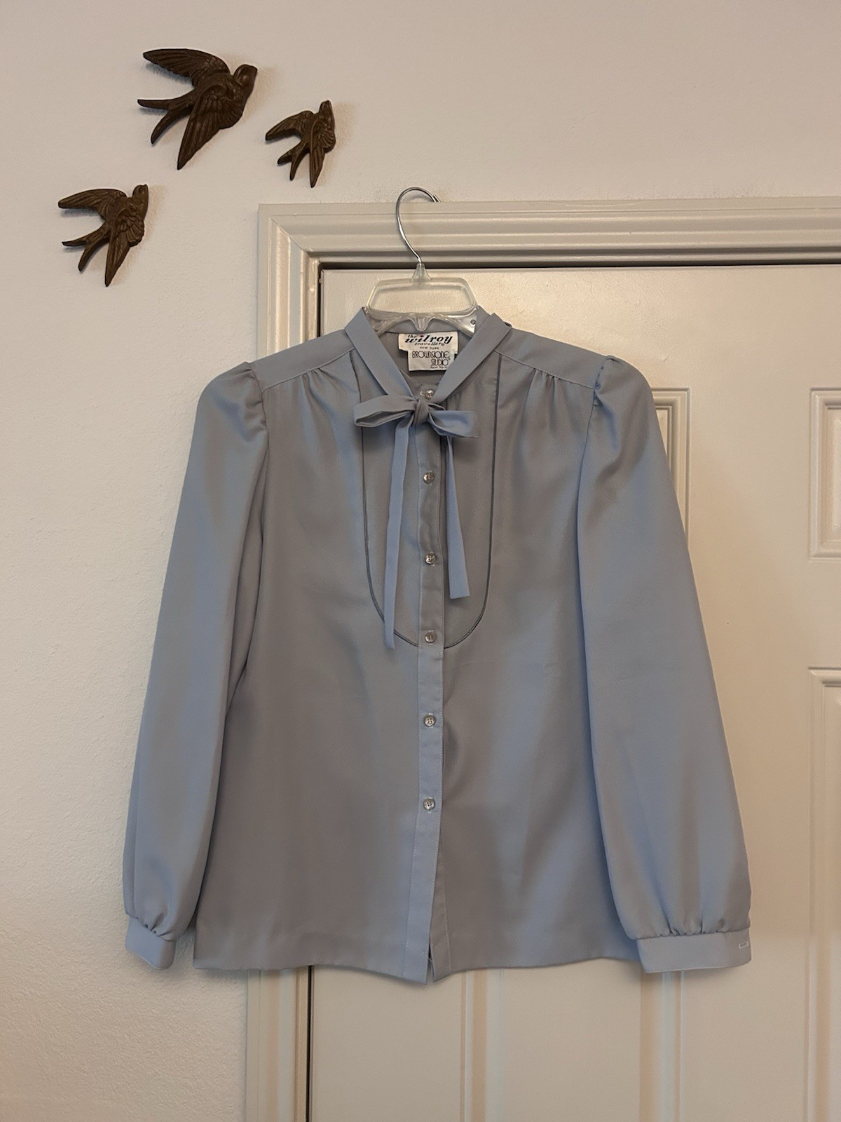 Vintage Wilroy Traveler Brownstone Womens Blouse ~ Bust 38 ~ Dusty Blue Bib Bow
