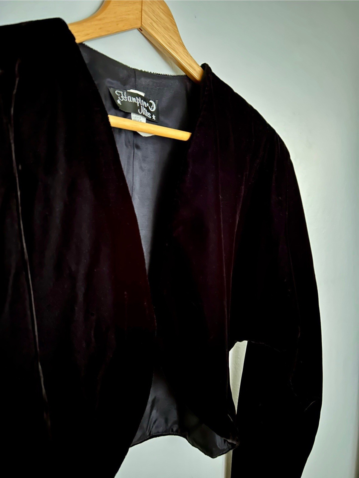 Hampton Nites 80s Vintage Black Velvet Cropped / Shrug / Bolero Jacket