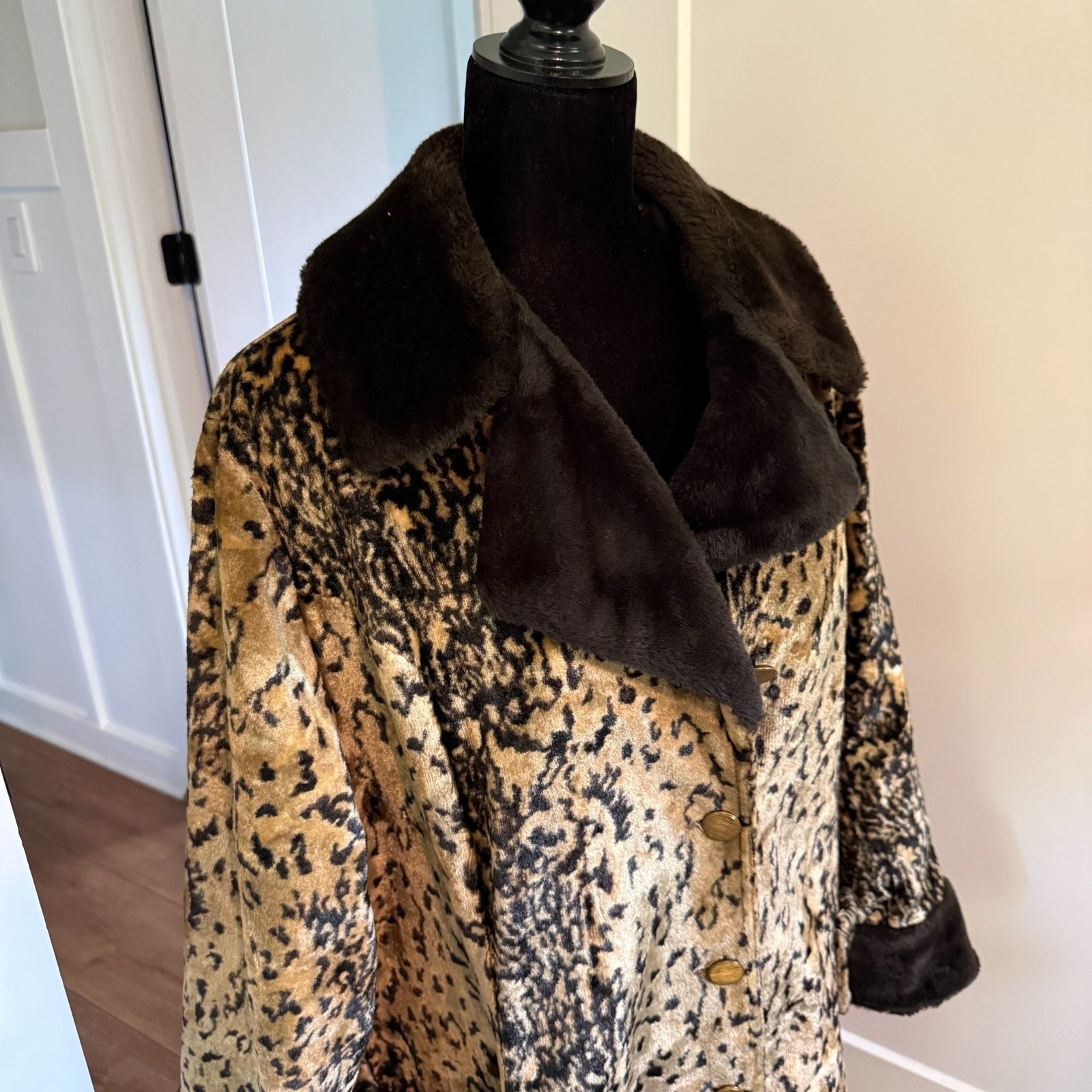 Vintage 1960s Leopard Print Velvet Coat with Faux Fur Trim