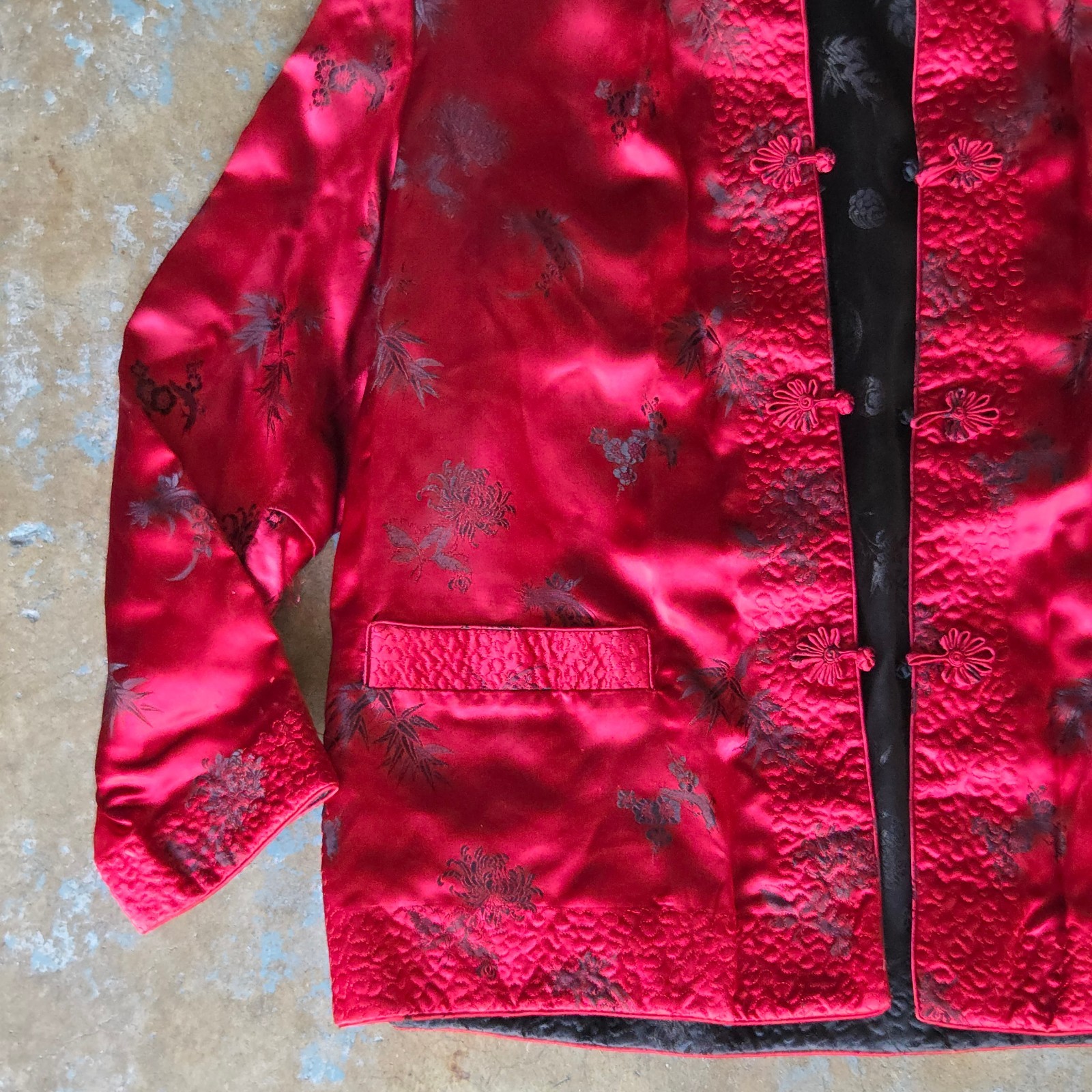 Vintage Asian Inspired Jacket Size XL Red Black Reversible Satin Frog Closure
