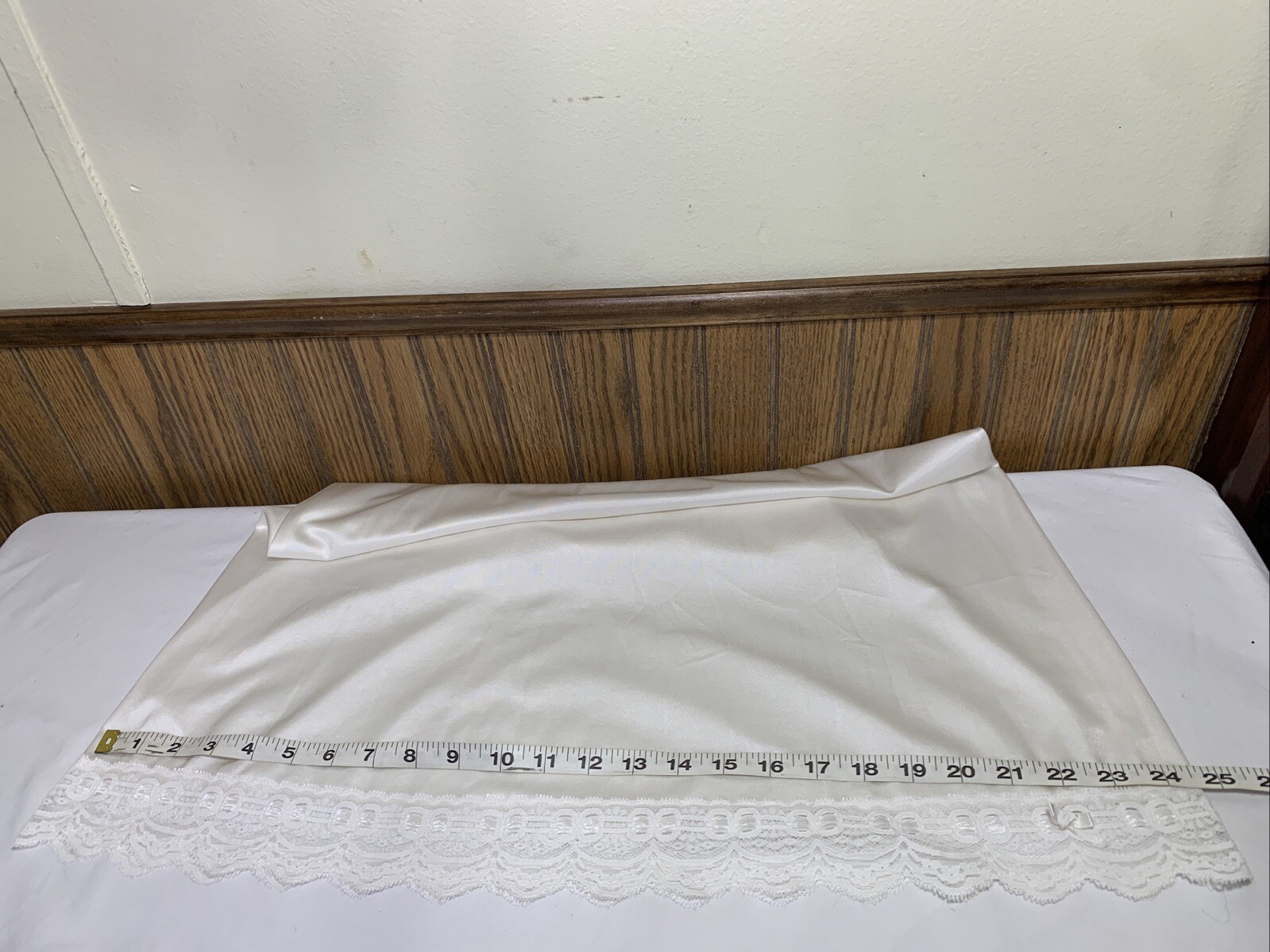Vintage Olga Secret Hug Half Slip Skirt Lace Trim Size Small Satin Ribbon Bow