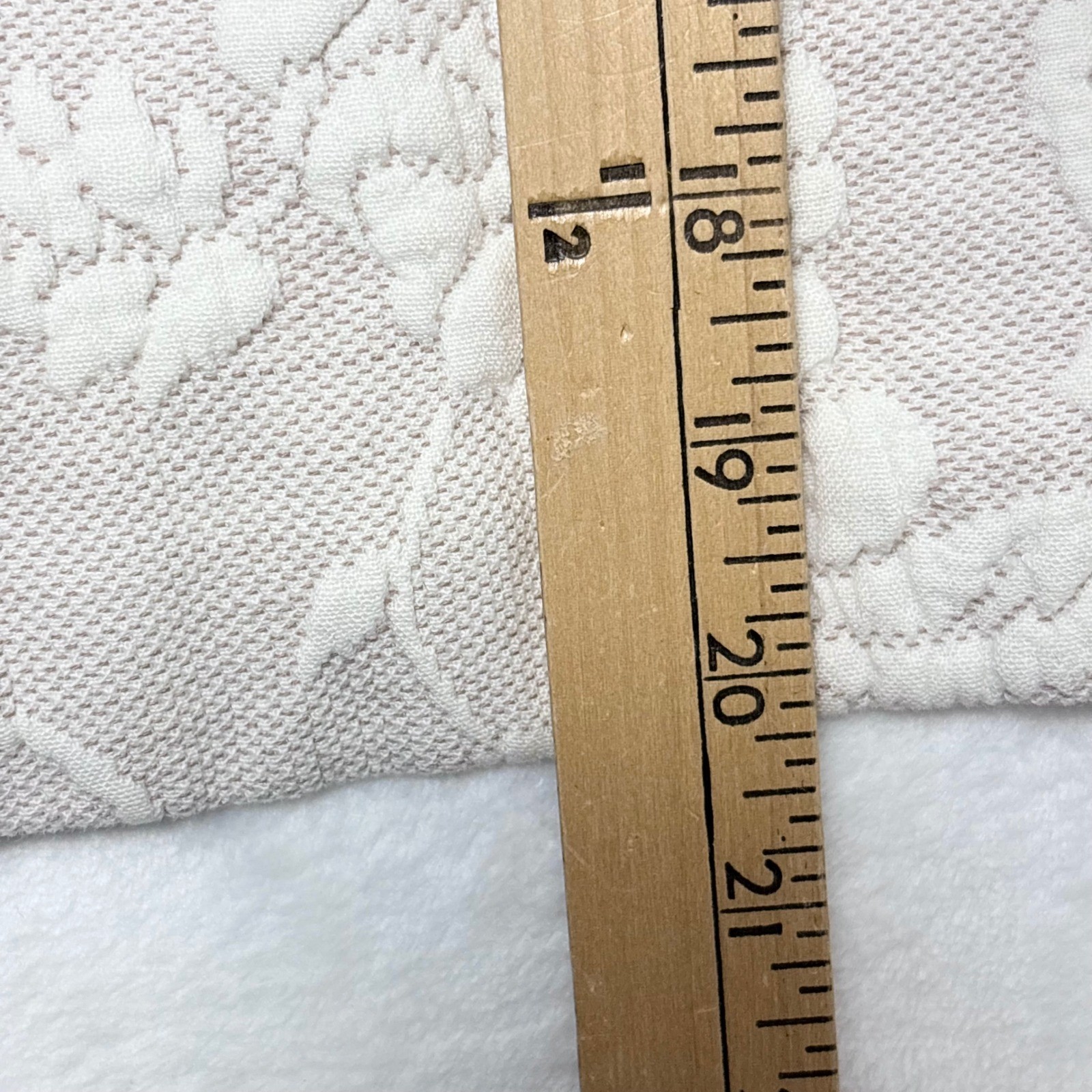 Suzi Beige Floral Quilted Matelasse Jacket Stand Collar Vintage Small Grandma
