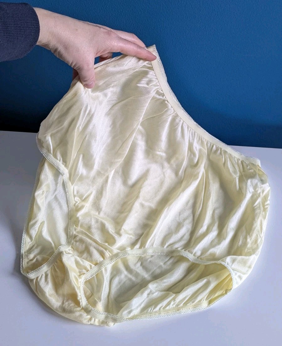 NOS 100% Nylon Underscore Panties Brief Sz 9 NWOT Granny New JCPenney Yellow Htf
