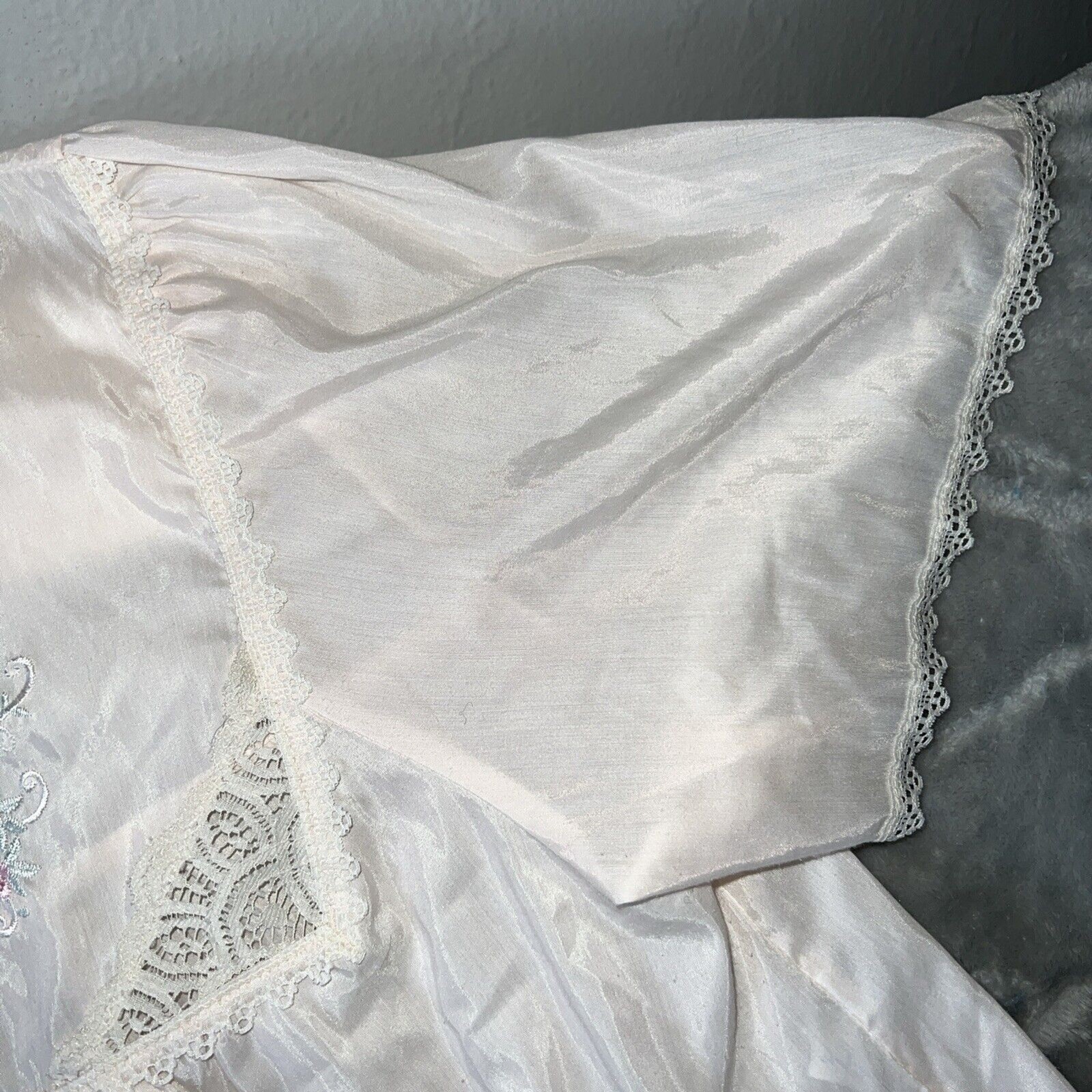 Vintage 1970s Vanity Fair Women XL Nightgown Lace Trim Floral Embroider USA Made