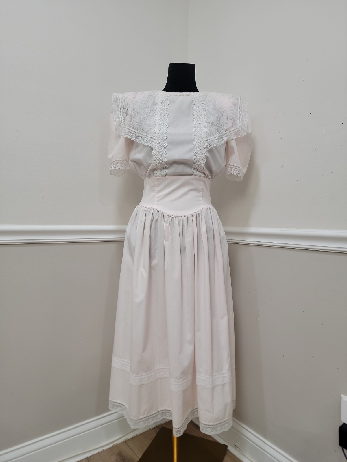 Jessica McClintock Gunne Sax Vintage Dress. Pink w/ White Lace Size 5