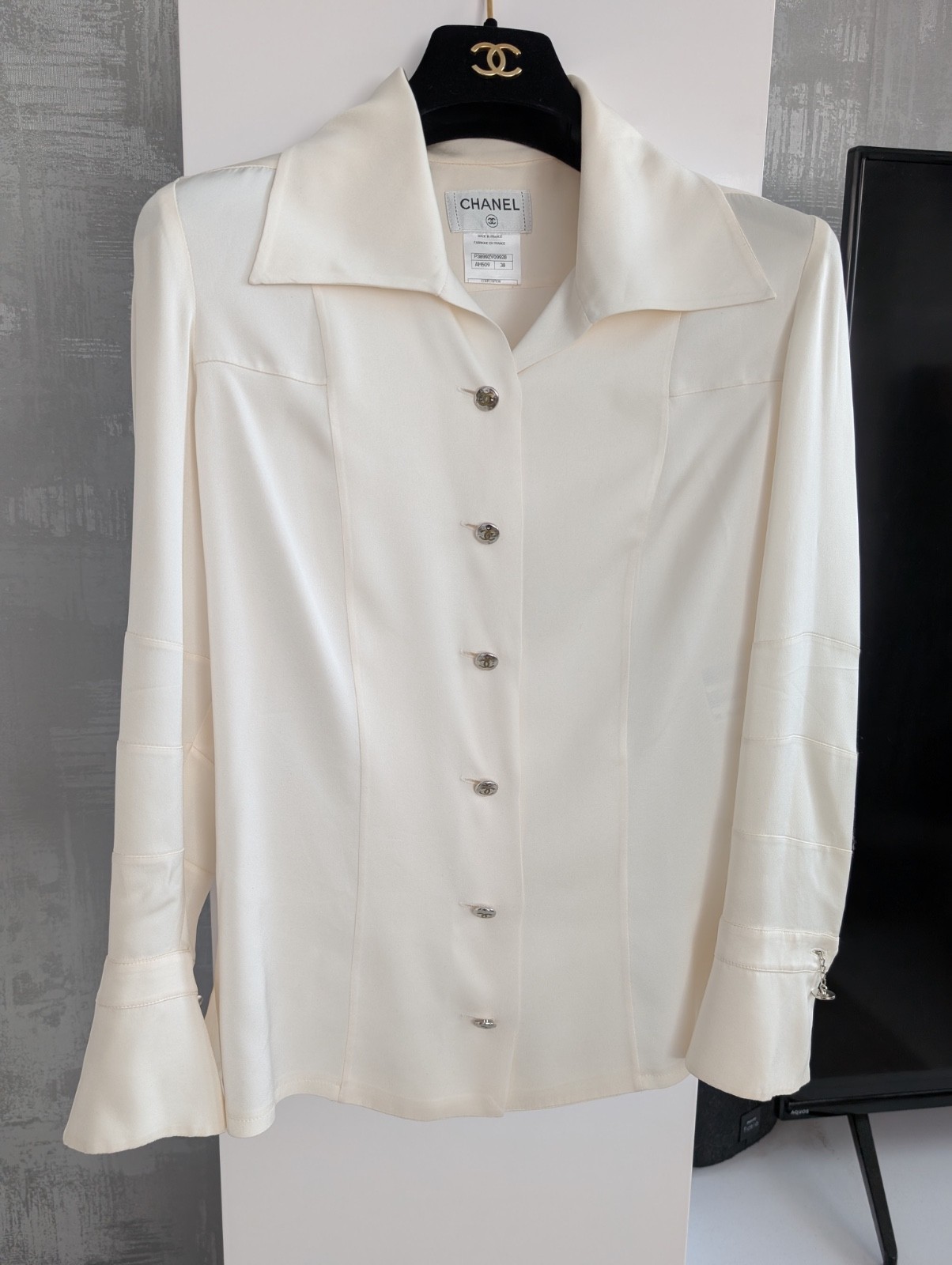 Chanel CC Logo Button Up Women’s Ivory Silk Blouse Top Collared Shirt Sz 38 S