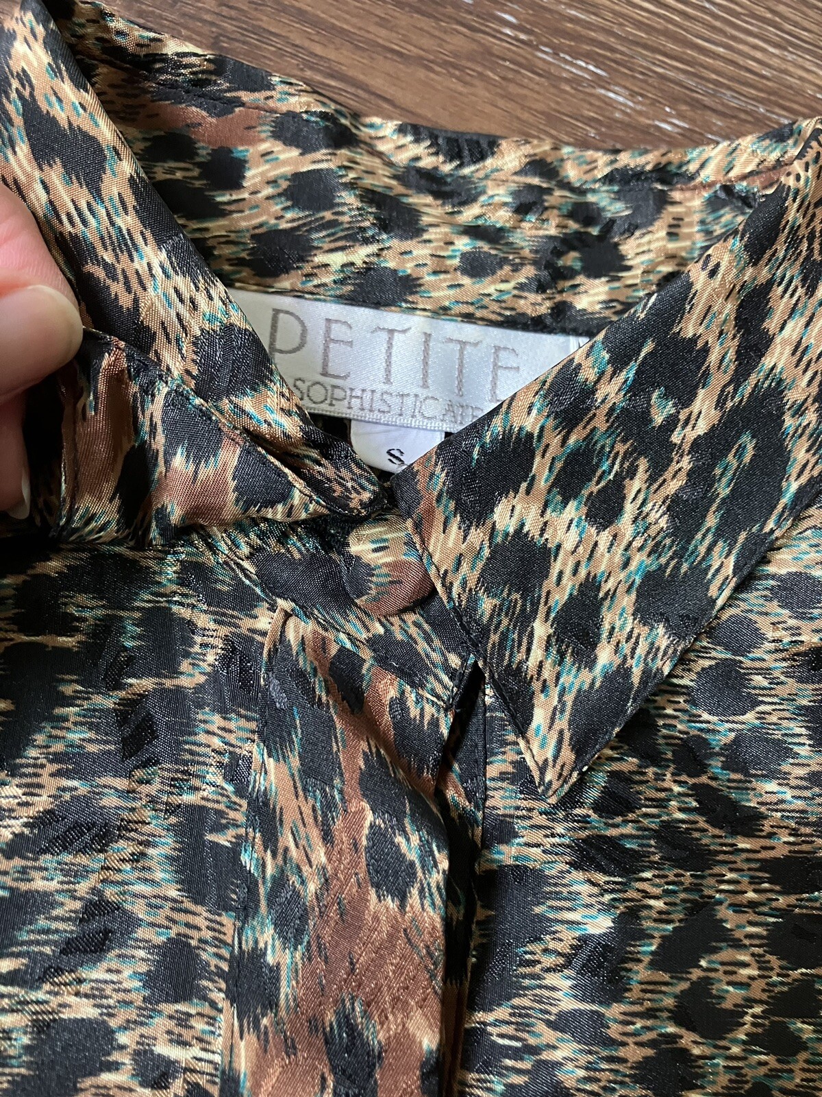 Vintage ’80s Petite Sophisticate Colorful Leopard Print Long Sleeve Blouse S/M