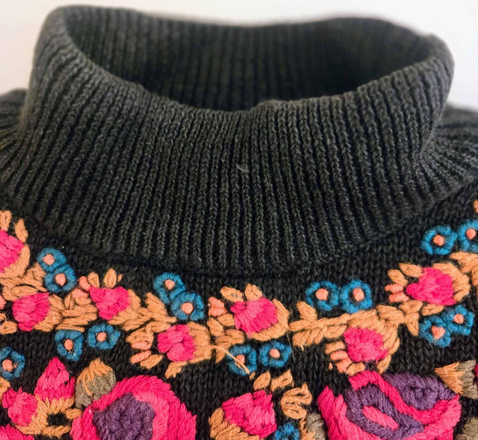 Vintage Work in Progress Gladys Bagley navy with flower embroidery sweater S