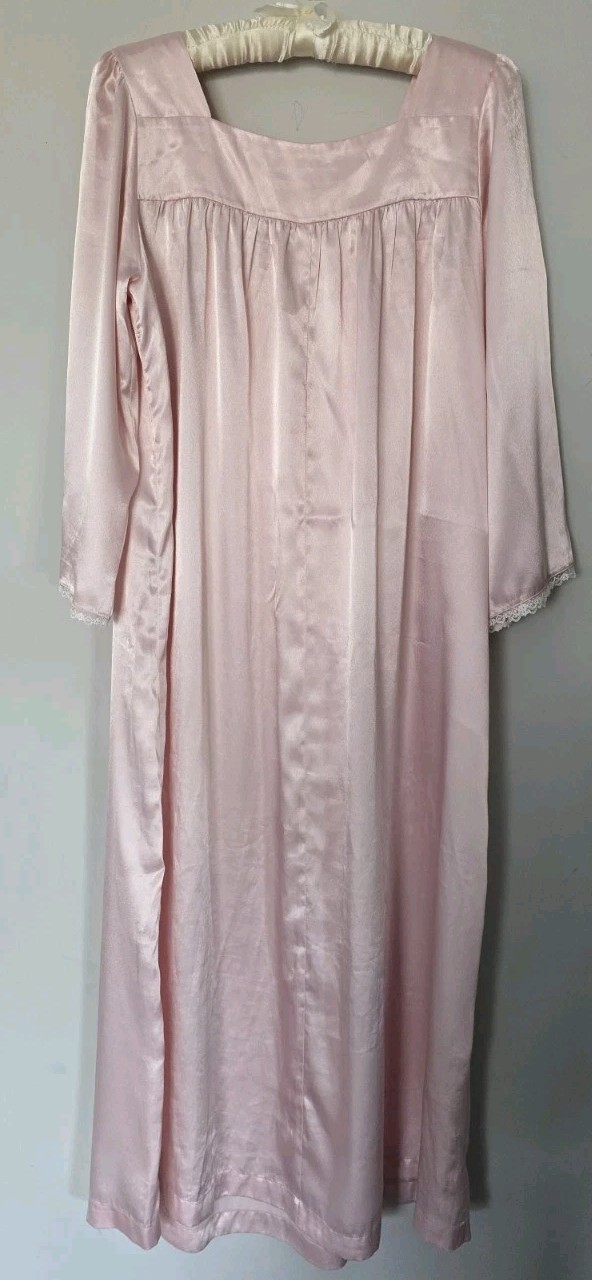 Vtg 90’s Oscar De La Renta Pale Pink Liquid Satin Nightgown Lace Trim! XS