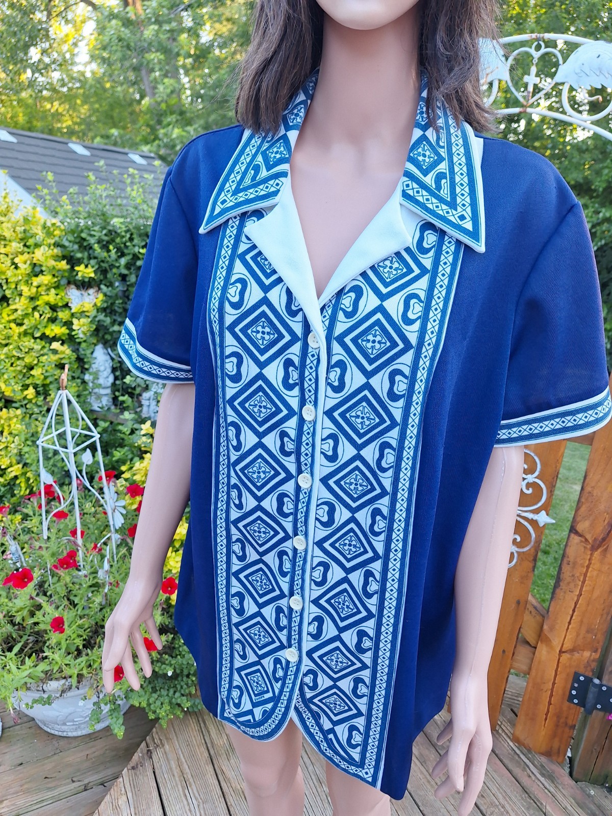 True VTG Mid-century Mod 1960s 1970s Polyester Top Tunic Button-up Groovy XL 2XL