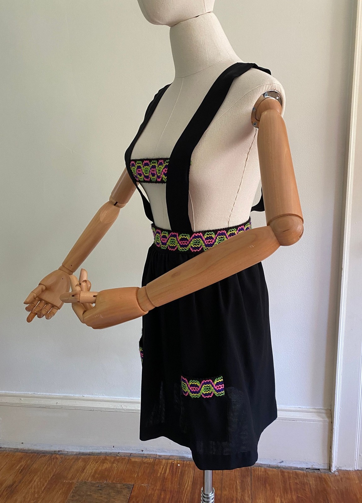 60s overall skirt / 1960s mod jumper / black vintage pinafore school girl skirt