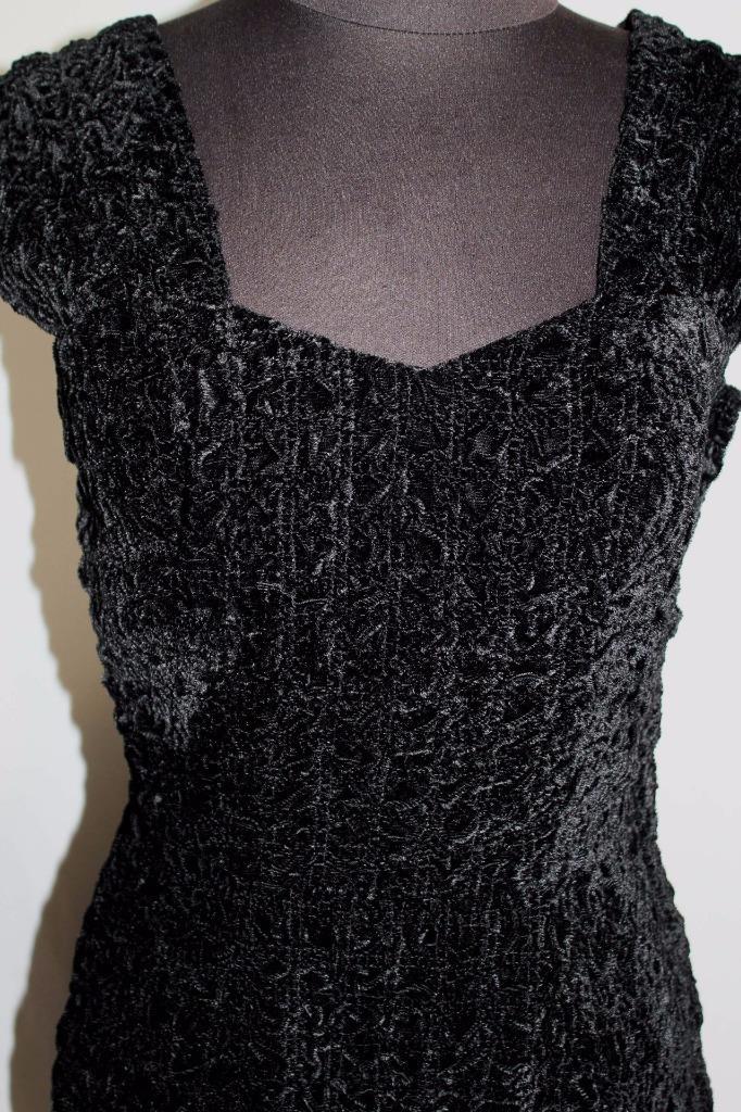 RARE FRENCH VINTAGE 1960’S CRUSHED BLACK VELVET COCKTAIL DRESS SIZE 4- 6