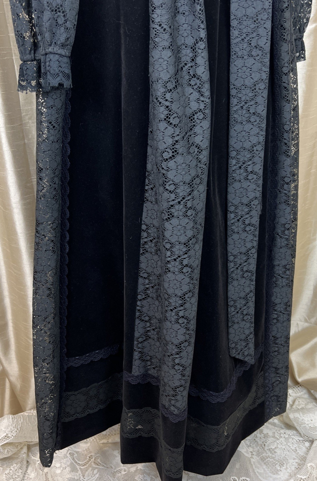 Carefree Fashions Scottsdale AZ Costume Maxi Velvet Skirt & Blouse Lace Black