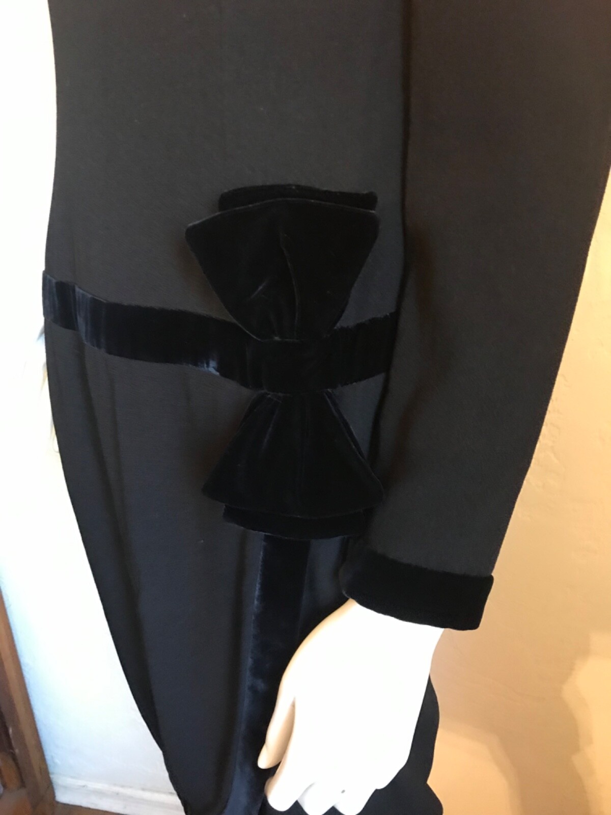 VINTAGE 1980’s VALENTINO NIGHT Black Crepe & Velvet Cocktail Evening Dress 6