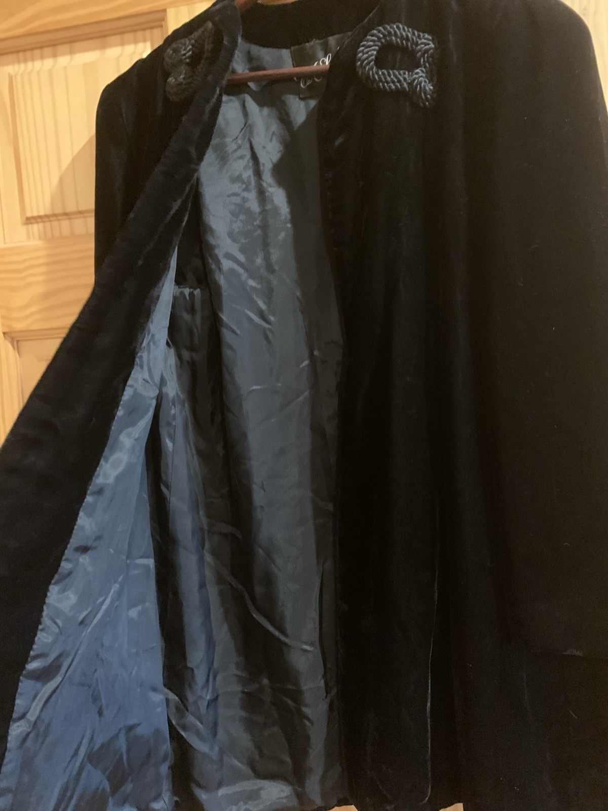 Vintage 1940s Black Velvet Opera Cape Size L/XL EA Sullivan & Co Worcester Mass