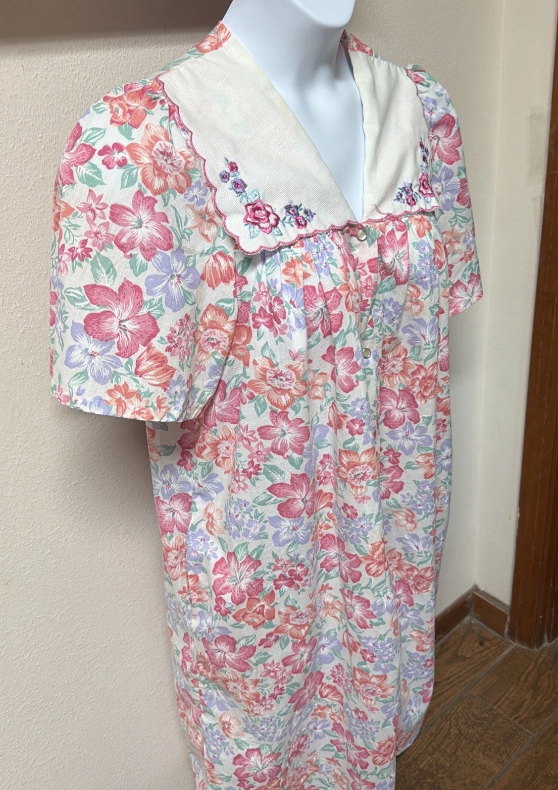 Vtg Comfort Coat House Coat Dress Snap Embroidered Pockets Cottage Core Sz L