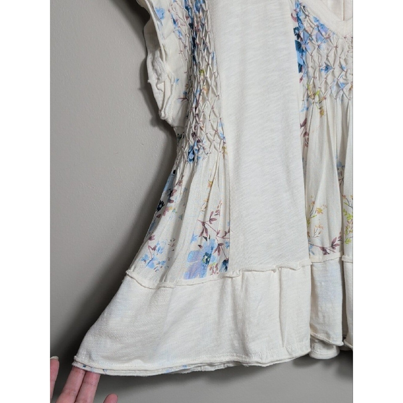 ANTHROPOLOGIE Smocked Swing Tee White Blue Floral Oversized Top Size Small Boho