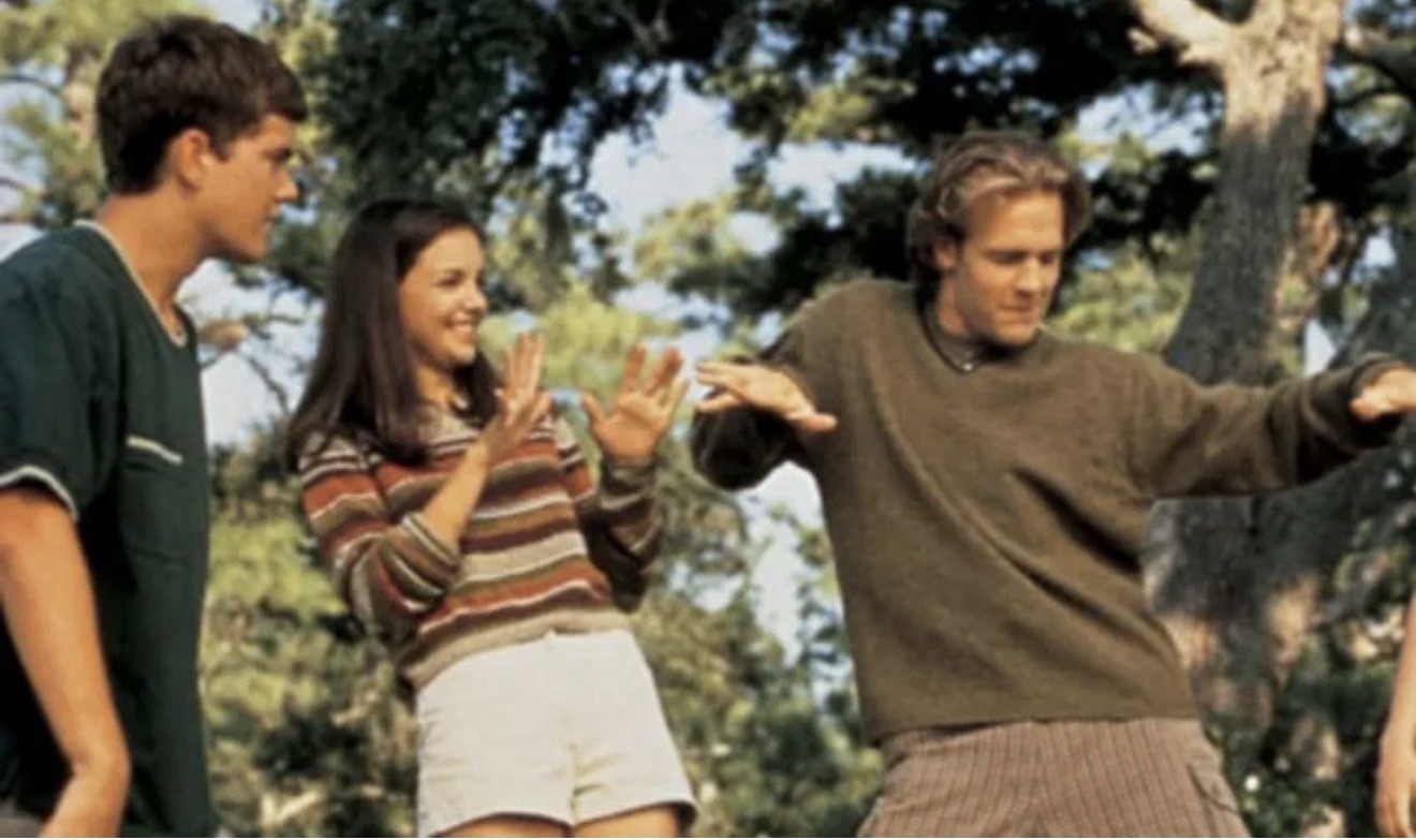 Abercrombie Sweater ASO Joey Potter aka Katie Holmes on Dawson’s Creek in S1, E4