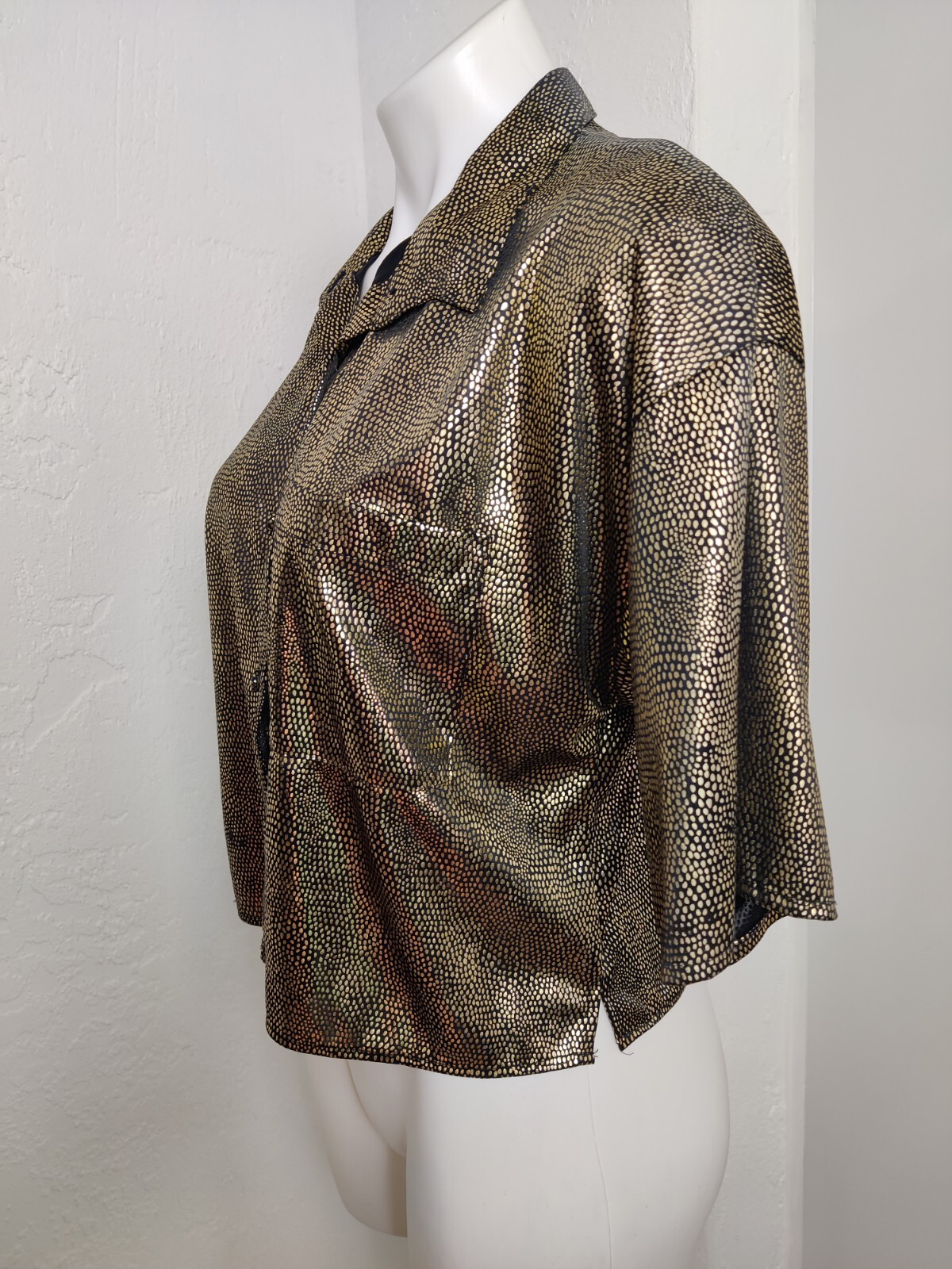 Vintage Gold Prezzia Sportwear Internazionale Retro Metal Large Button Blouse **