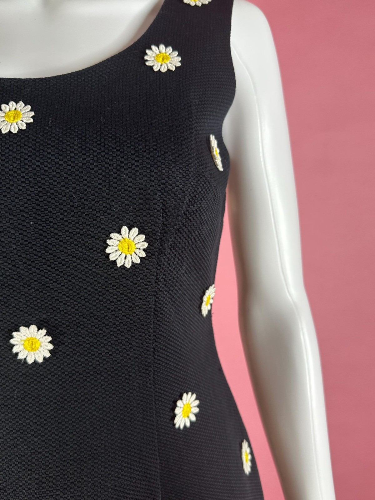 1990s-Y2K LAUNDRY by SHELLI SEGAL Waffle Knit Floral Daisy Appliqué Dress. XS-S
