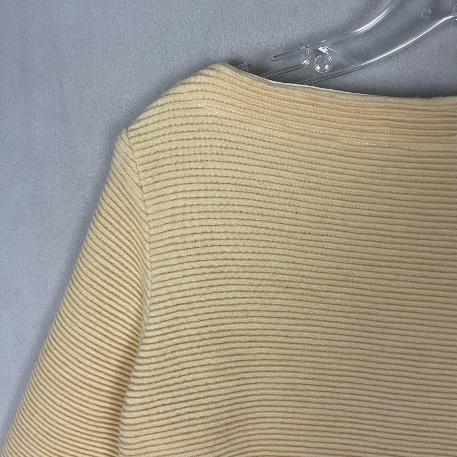 Vintage Miguel Cruz Women’s Top 100% Wool Sweater Ribbed Yellow
