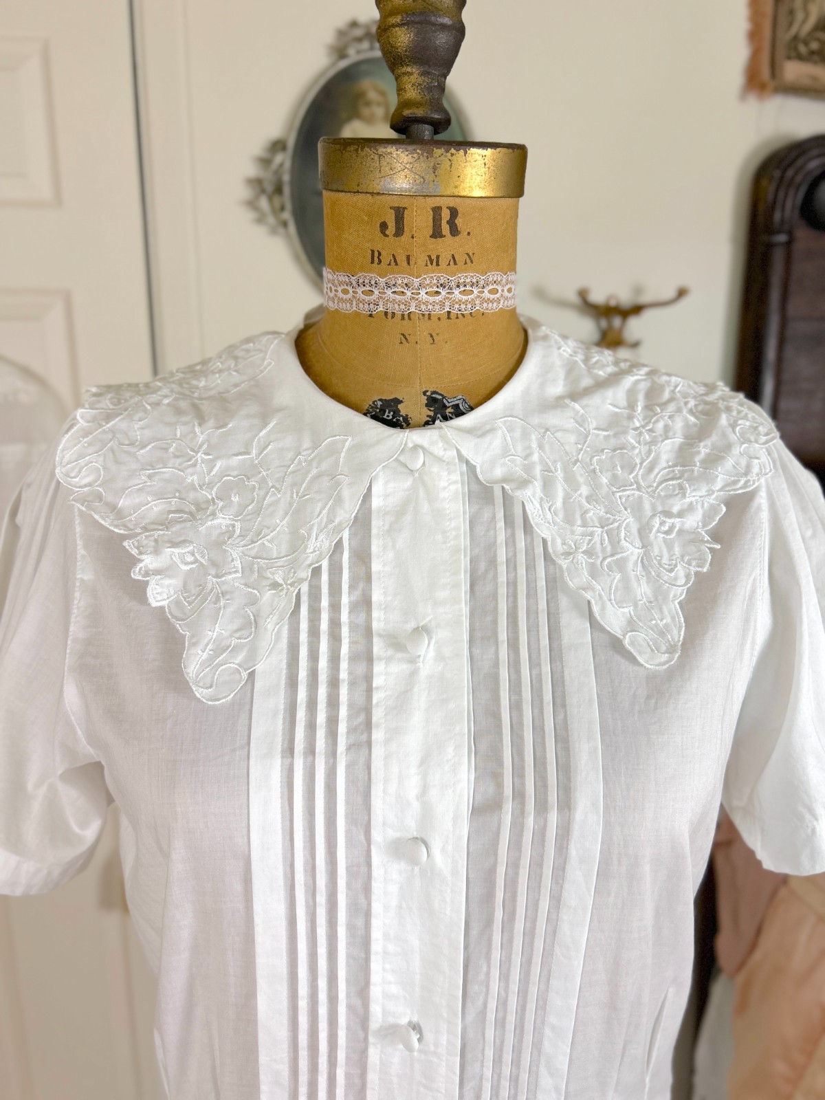 Vintage 1980s White Embroidered Collar Blouse, Button Front, Puff Sleeve, Top