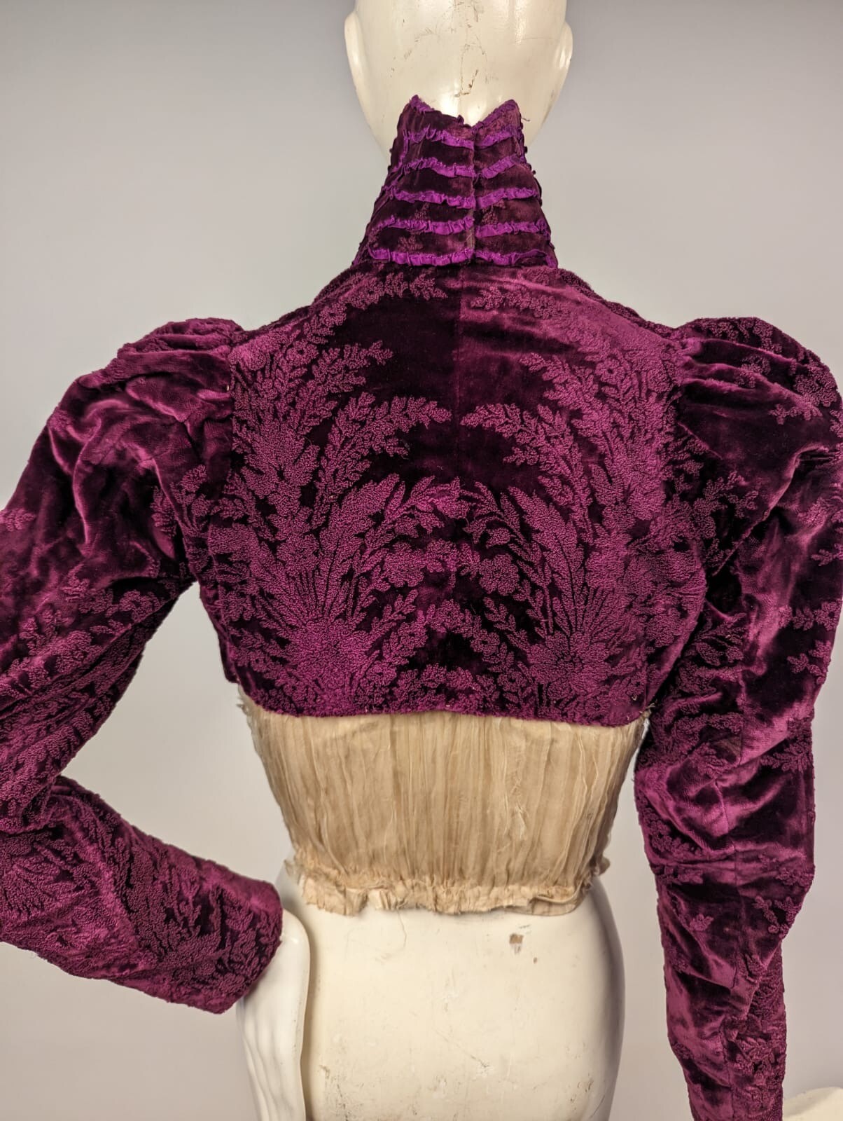 VICTORIAN 1890’S EMBROIDERED VELVET JACKET W SEVERELY HIGH COLLAR 