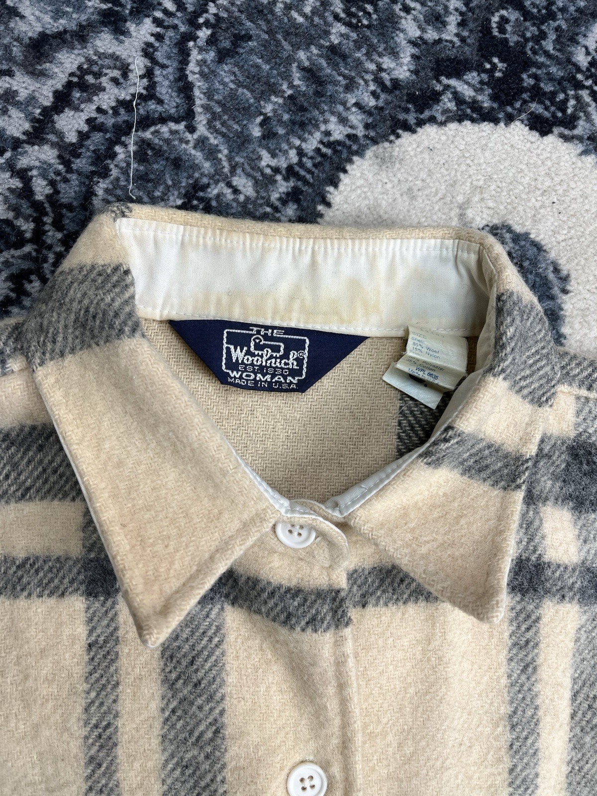 Vintage 1960s Womens’ WoolRich Flannel Shirt Size Large Made In USA beige