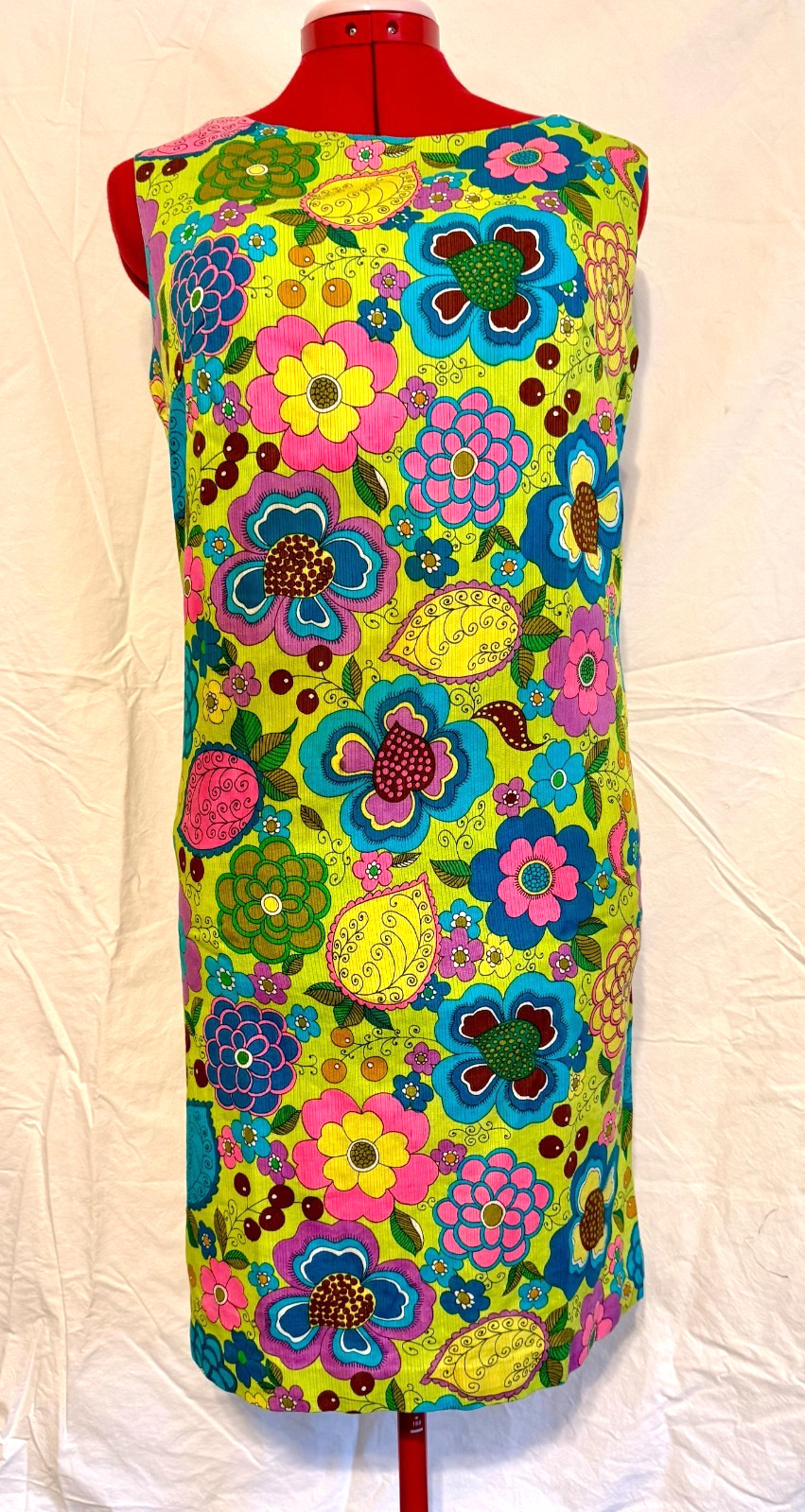 Vintage 1960’s Style Sleeveless Vibrant Psychedelic Floral Shift Dress – Medium