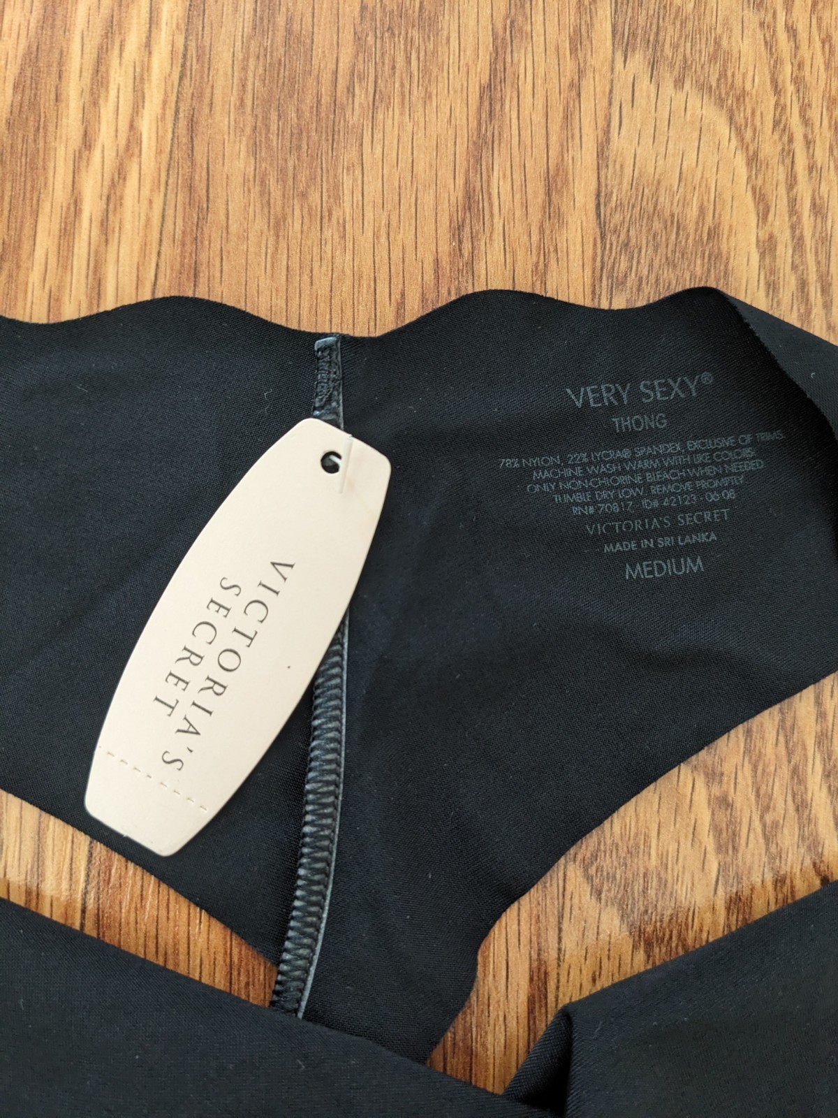 Vintage 2008 08 Victoria’s Secret Very Sexy Thong smooth panty low rise scallop