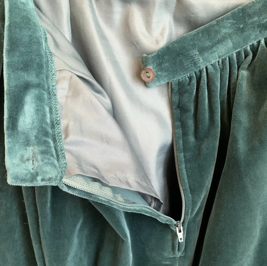 Vintage 1980s/90s Laura Ashley Deep Green Velvet Skirt (Pockets, Lined) Size 12
