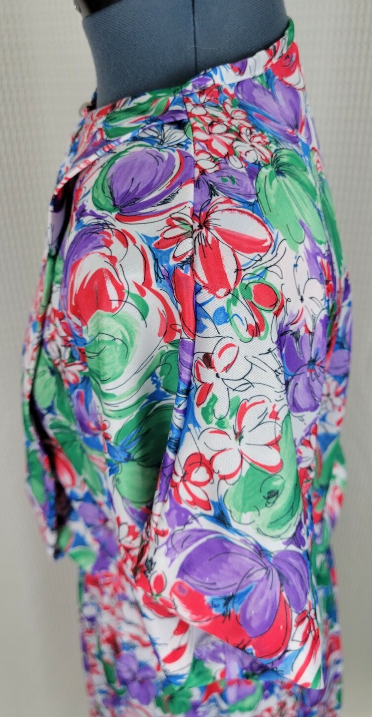 Vintage Dress in White/Red/Green/Blue/Purple Florals Size A2 (S?)