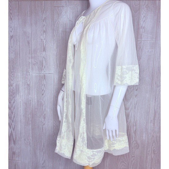 Vintage Sears sheer chiffon lace light yellow / cream crop sleeve robe sleepwear