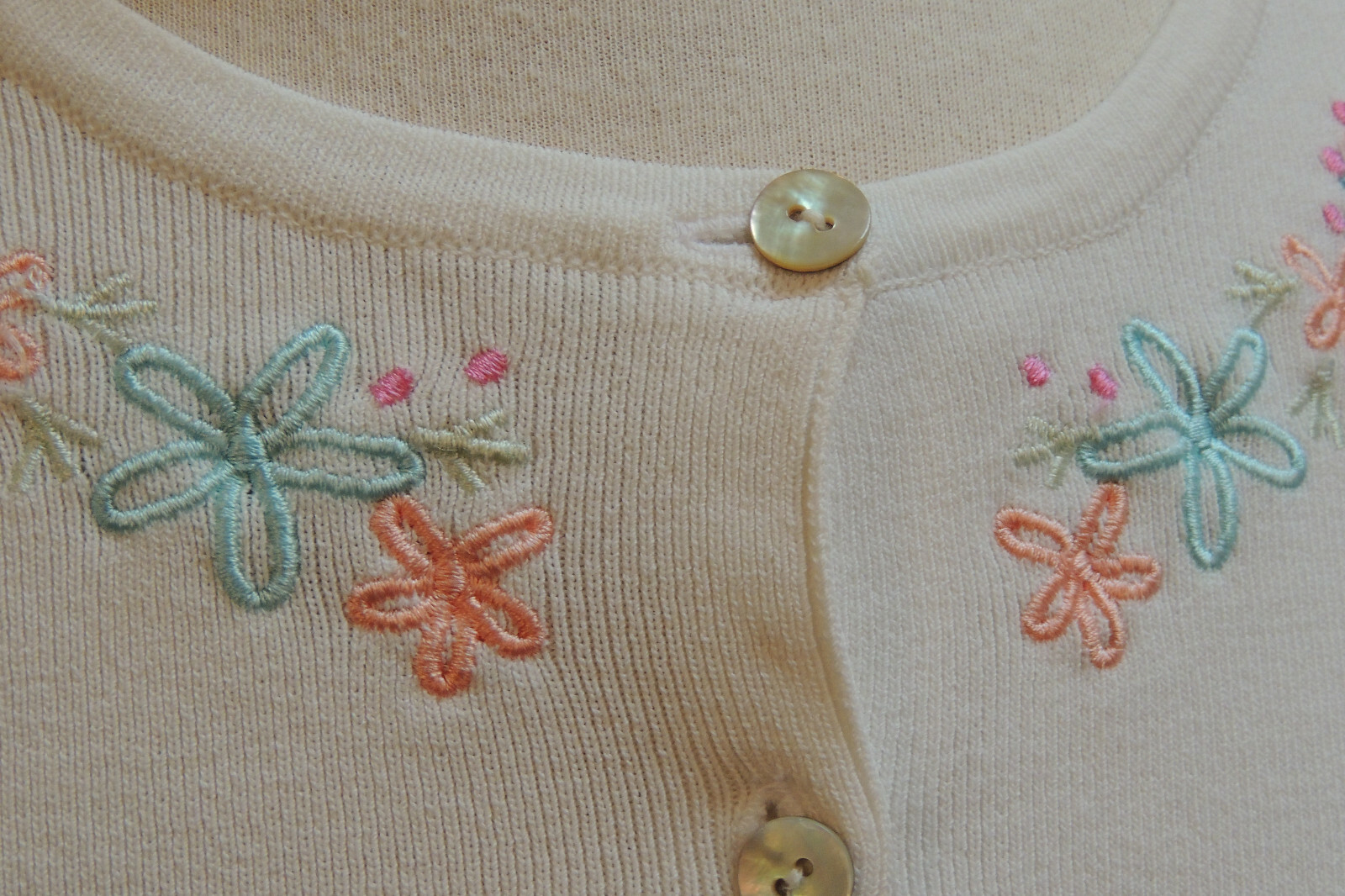 VTG 90s LINDA MATTHEWS Cardigan WHITE EMBROIDER RAYON AND NYLON -MEDIUM