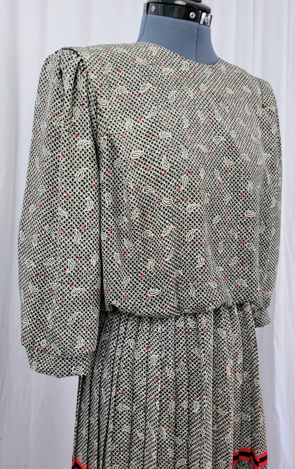 Vtg VLP Petites Cream & Black Patterned Dress w Red Acc & Border Trim Size 12