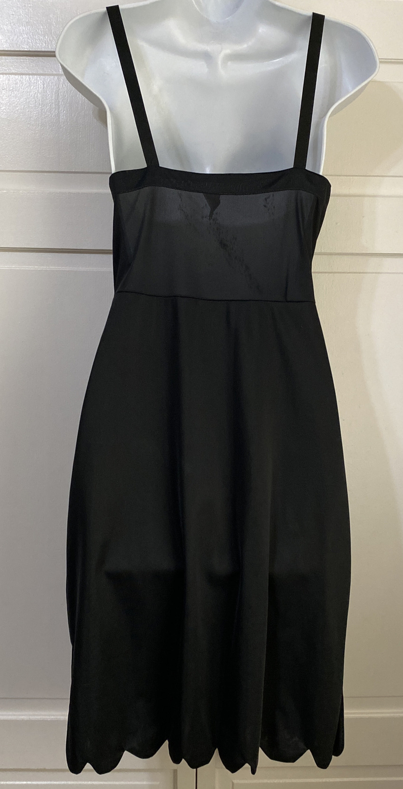Vintage ARISTOCRAFT Nylon Black Full Slip w/ Scalloped Hem Size 34 Short
