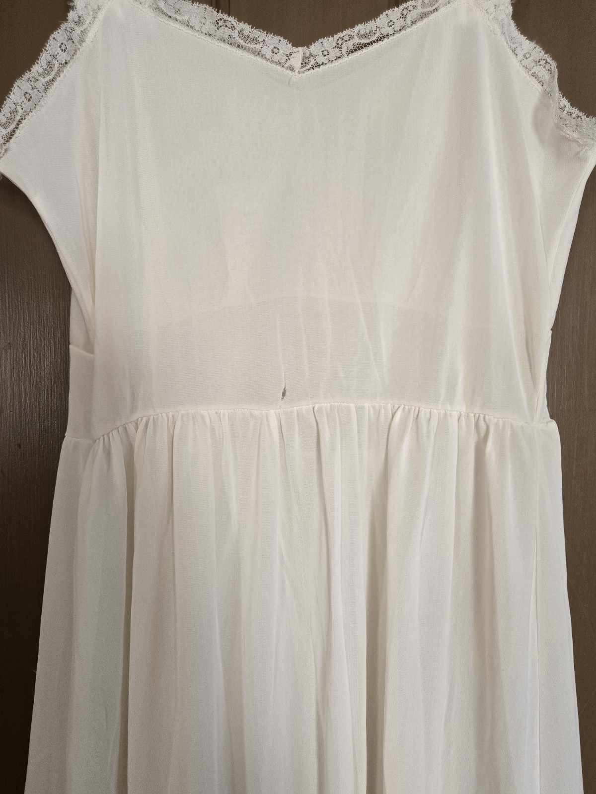 Antique 1950s Dressing Gown Nylon with tiny violets appliques & lace accents